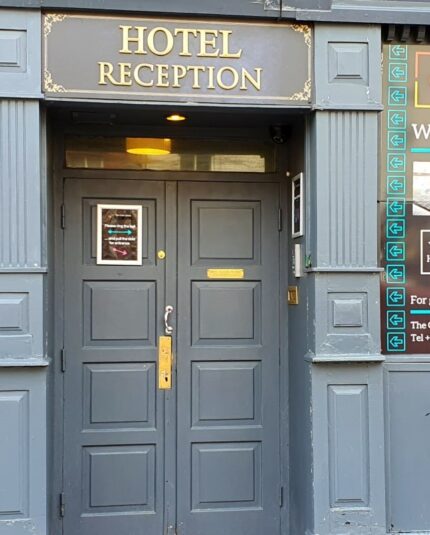 _gallery_gate_hotel_outside_1_